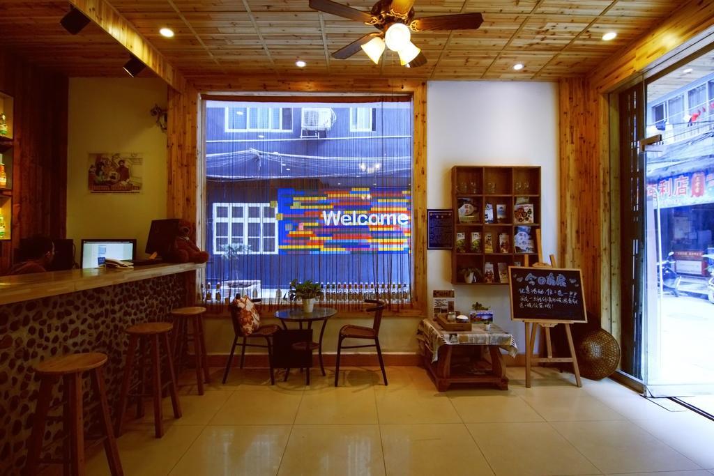 Lan Shan Chu Youth Hostel Yangshuo Exterior foto